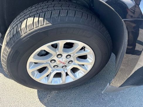 Used 2017 GMC Yukon SLT RWD image 4