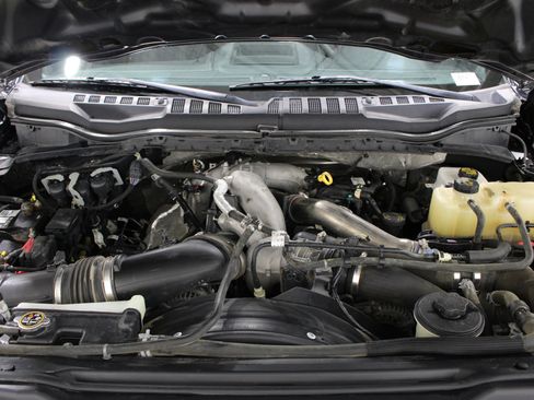 Used 2022 Ford F350 Platinum AWD/4WD image 44