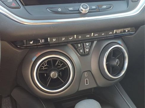 Used 2024 Chevrolet Blazer LT w/ Convenience Package FWD image 10