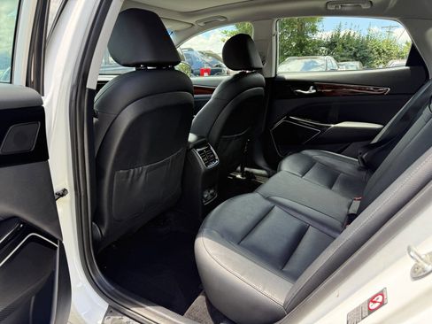 Used 2017 Kia Cadenza Technology FWD image 10