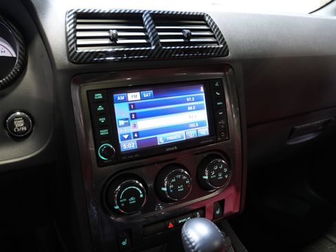 Used 2014 Dodge Challenger SXT RWD image 37