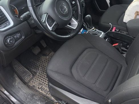 Used 2018 Jeep Renegade Latitude w/ UConnect 8.4 Nav Group image 7