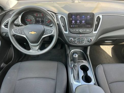 Used 2019 Chevrolet Malibu LT w/ Driver Confidence Package II FWD image 3