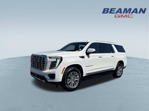 Used 2025 GMC Yukon XL Denali image 3