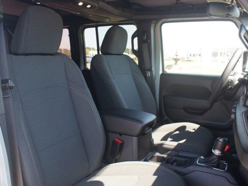 Used 2026 Jeep Wrangler Unlimited Sport AWD/4WD image 23