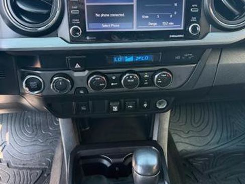 Used 2021 Toyota Tacoma TRD Off-Road AWD/4WD image 17