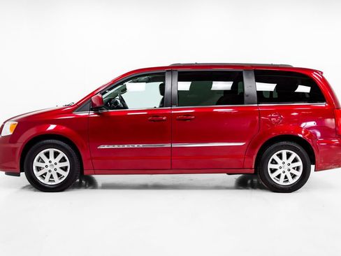 Used 2014 Chrysler Town & Country Touring FWD image 24