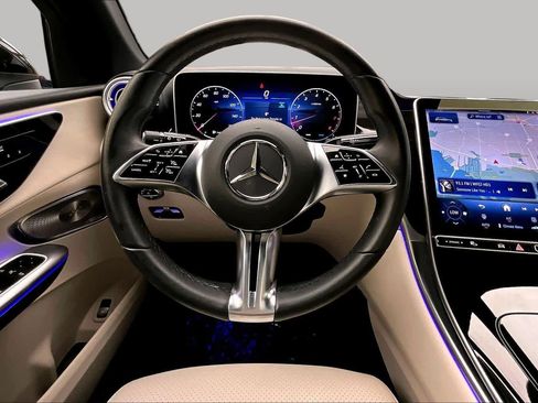 Used 2025 Mercedes-Benz GLC 300 image 6