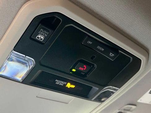 Used 2023 Toyota Tundra Limited image 26