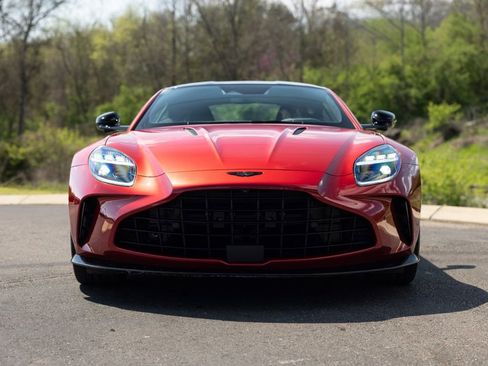 Used 2025 Aston Martin V8 Vantage Coupe RWD image 10
