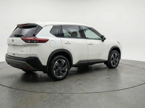 Used 2025 Nissan Rogue SV image 9