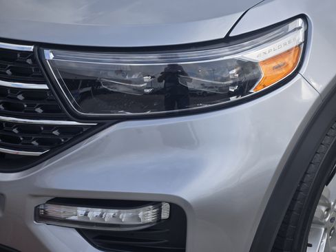 Used 2020 Ford Explorer XLT image 6