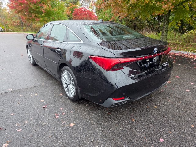 Used 2022 Toyota Avalon Limited w/ Advanced Safety Package FWD image 2