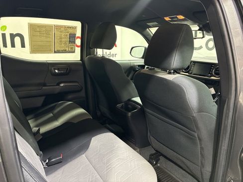 Used 2022 Toyota Tacoma TRD Sport w/ Technology Package image 16