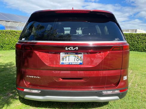 Used 2024 Kia Carnival LX FWD image 24