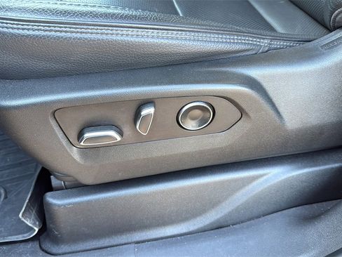 Used 2021 GMC Yukon XL Denali image 12