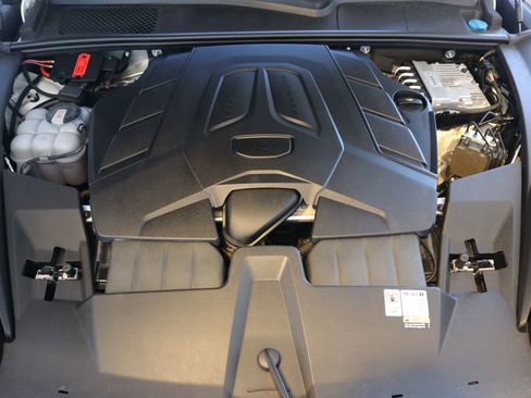 Used 2024 Porsche Cayenne image 42