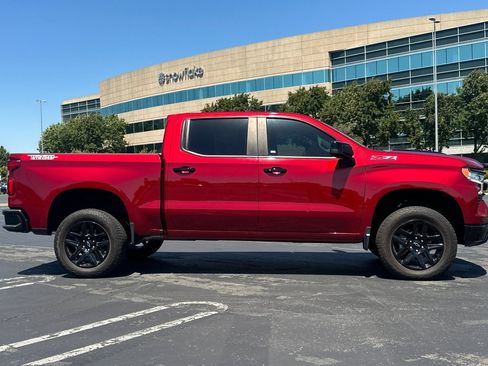 Used 2025 Chevrolet Silverado 1500 LT Trail Boss w/ Convenience Package II AWD/4WD image 3