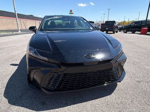 New 2026 Toyota Camry Hybrid FWD image 9