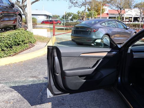 Used 2023 Tesla Model 3 Standard Range image 22