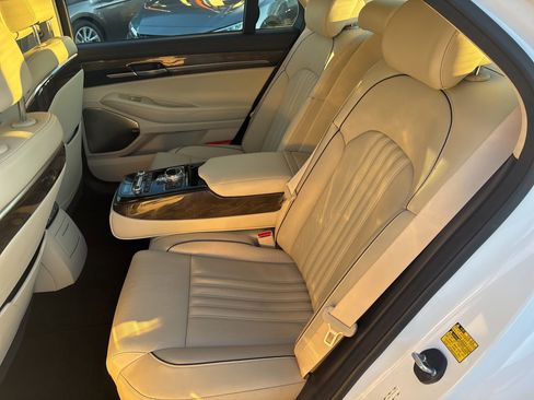 Used 2018 Genesis G90 3.3T Premium image 25