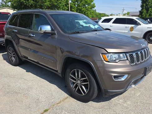 Used 2018 Jeep Grand Cherokee Limited AWD/4WD image 7