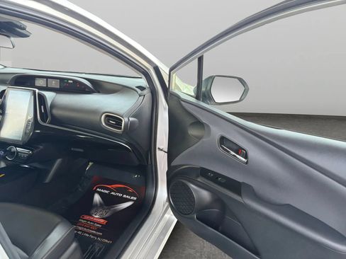Used 2022 Toyota Prius Prime XLE FWD image 17