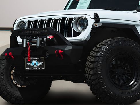 Used 2024 Jeep Wrangler Unlimited Sahara AWD/4WD image 2