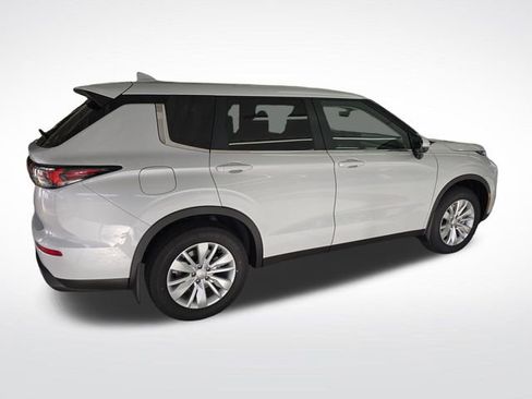 New 2025 Mitsubishi Outlander ES image 6