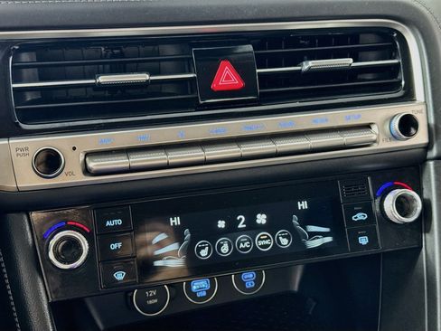 Used 2025 Genesis G70 2.5T image 18