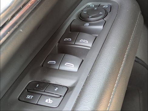 Used 2024 Chevrolet Suburban LT RWD image 30
