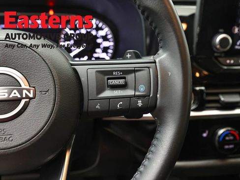 Used 2024 Nissan Pathfinder SV AWD/4WD image 16