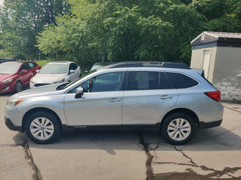 Used 2016 Subaru Outback 2.5i Premium image 3