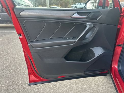 Certified 2024 Volkswagen Tiguan SE image 5