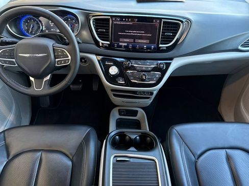 Used 2023 Chrysler Pacifica Touring-L FWD image 20