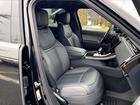 Used 2024 Land Rover Range Rover Sport SE image 8