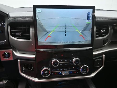 Used 2024 Ford Expedition Max XLT RWD image 3