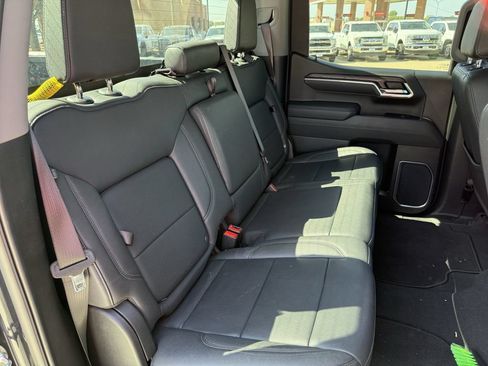 Used 2025 GMC Sierra 1500 SLT AWD/4WD image 28