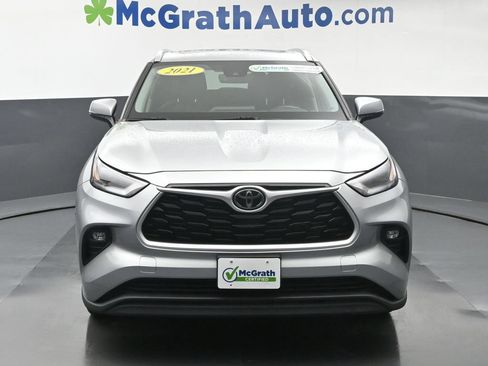 Used 2021 Toyota Highlander XLE AWD/4WD image 6
