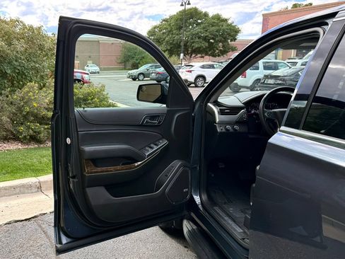 Used 2019 Chevrolet Suburban LT AWD/4WD image 19