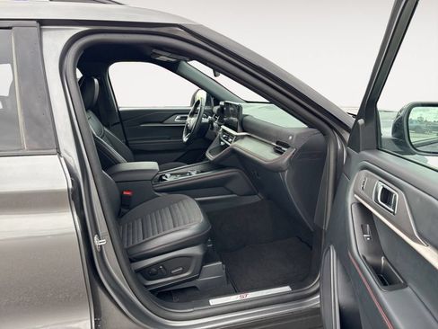 Used 2025 Ford Explorer ST-Line w/ ST-Line Street Pack AWD/4WD image 25