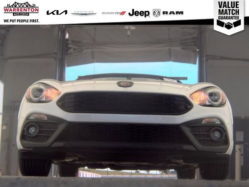 Used 2019 FIAT 124 Spider Abarth w/ Navigation & Sound Group RWD image 10