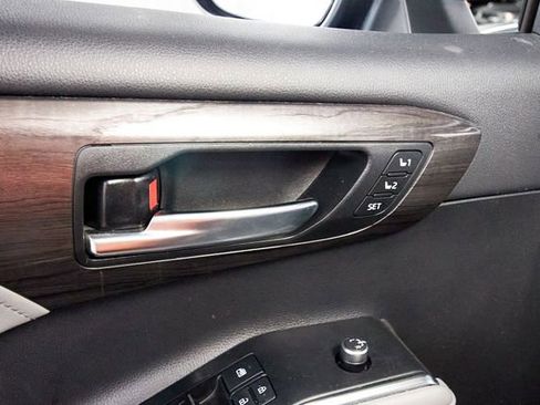 Used 2020 Toyota Highlander Platinum AWD/4WD image 12