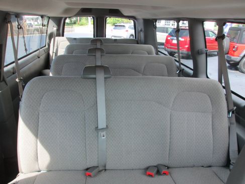 Used 2017 Chevrolet Express 3500 LT w/ LT Preferred Equipment Group RWD image 16