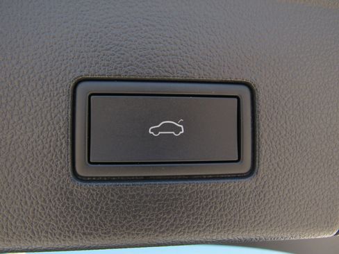 Used 2024 Volkswagen Atlas Cross Sport SE image 13