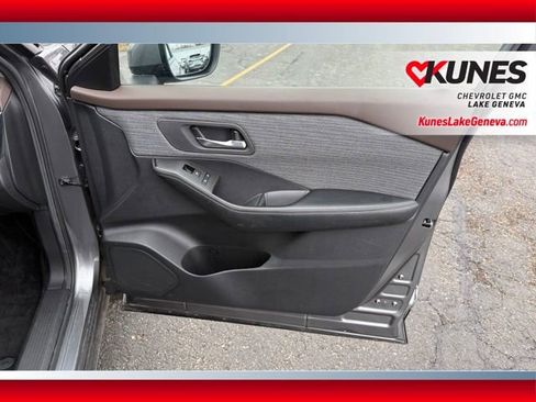 Used 2023 Nissan Rogue SV image 19