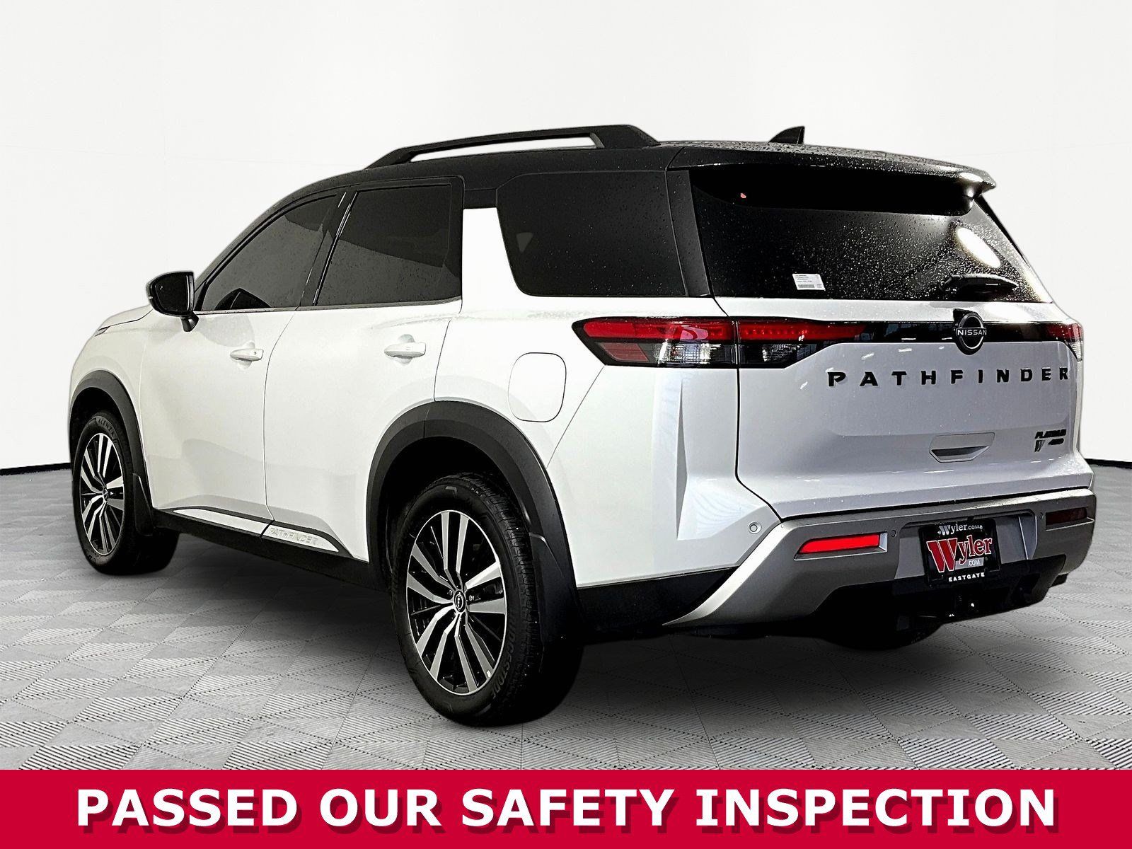 Certified 2025 Nissan Pathfinder Platinum w/ Black Appearance Package AWD/4WD image 4