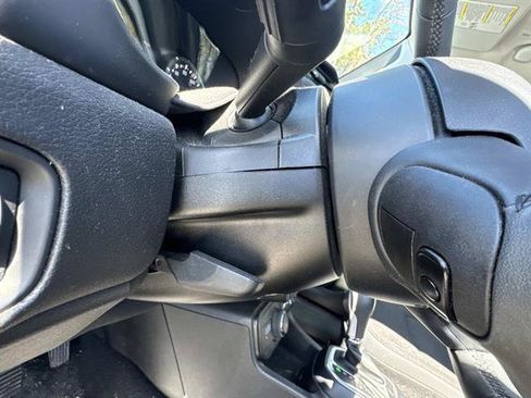 Used 2023 Jeep Renegade Altitude w/ Sun/Sound Group AWD/4WD image 10