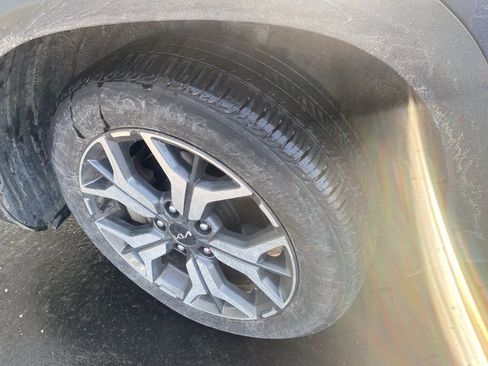 Used 2023 Kia Seltos EX image 4