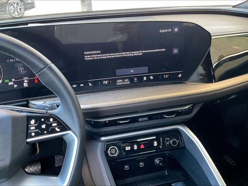 Used 2025 Audi Q5 Premium w/ Convenience Package image 6